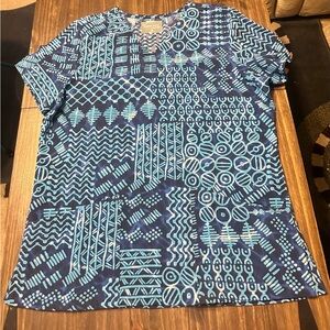 Butter-Soft Stretch Blue Geometric Patterned Scrub Top - Size M - V-Neck